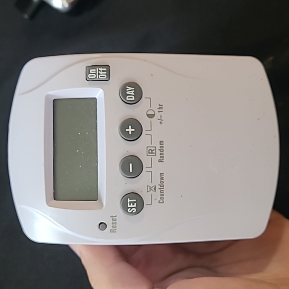 Plug in wall timers - Picture 2 of 5